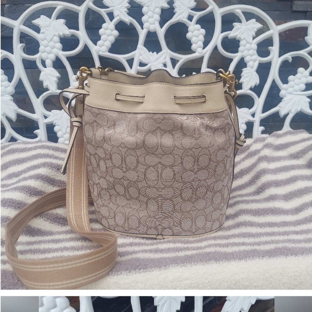 Field Bucket Bag In Signature Jacquard Coach Rare